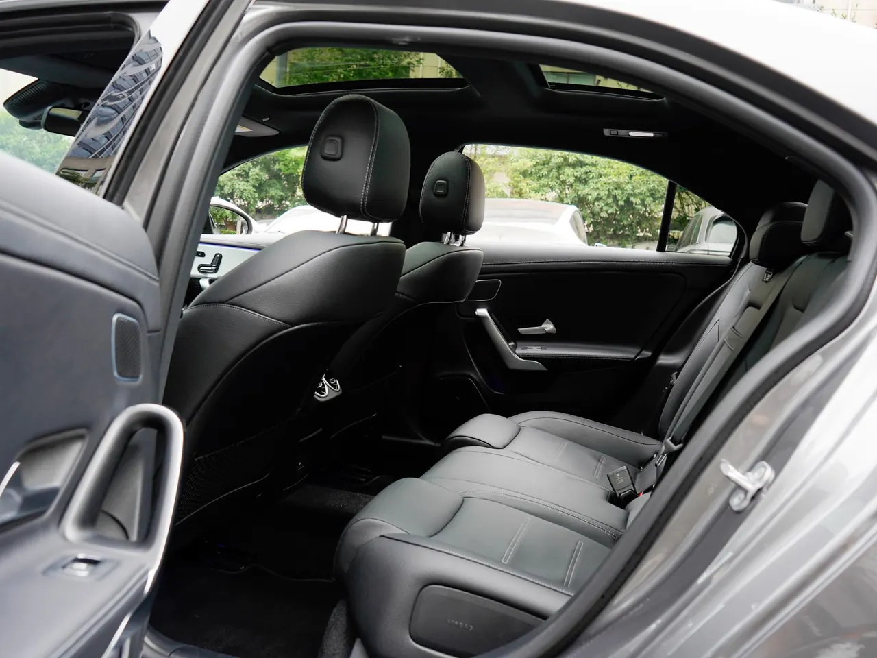 Mercedes Benz Class A AMG 2025 A 35 L AMG 4MATIC 48V 2.0T automatic gear 11