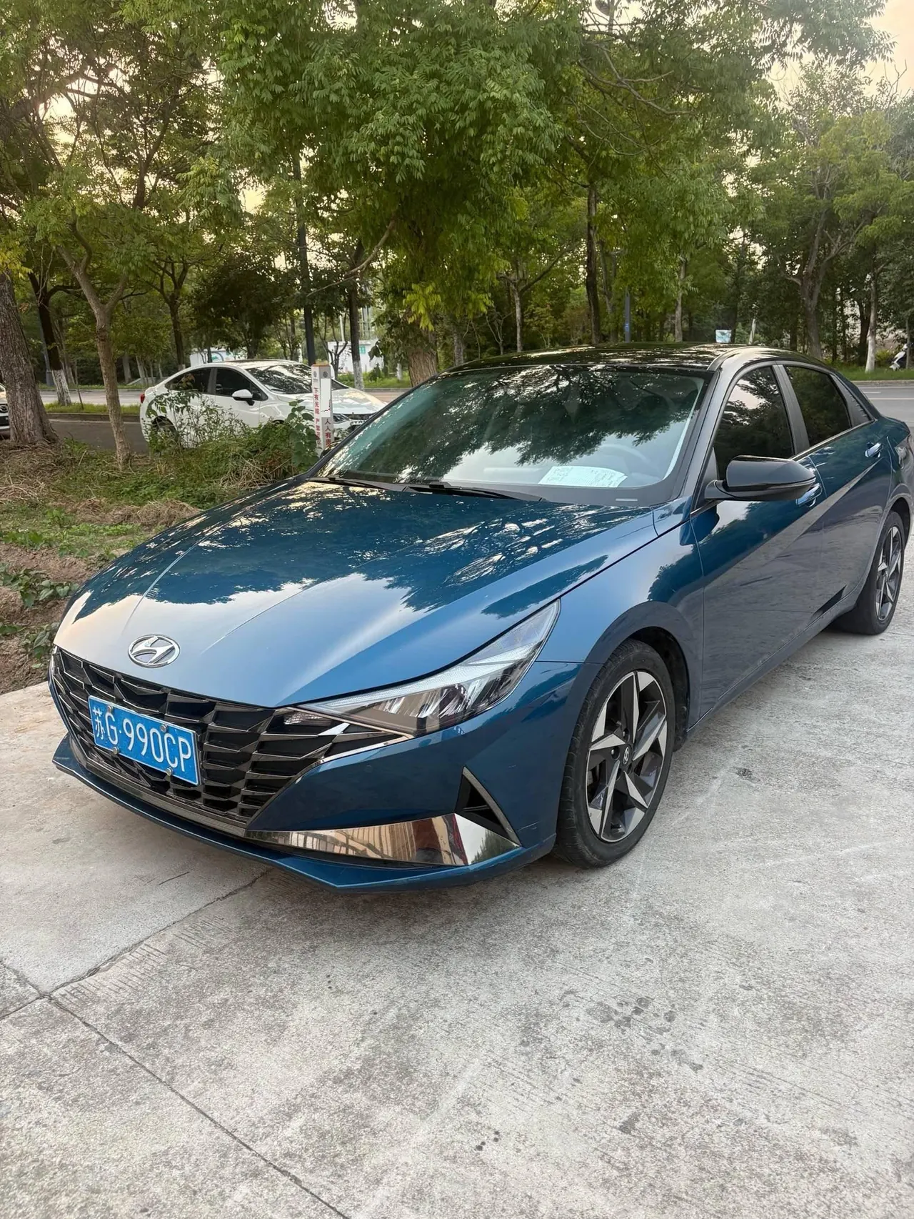 Hyundai 2021 Elantra -3-compartment 1.5 stepless LUX premium automatic gear - View 1