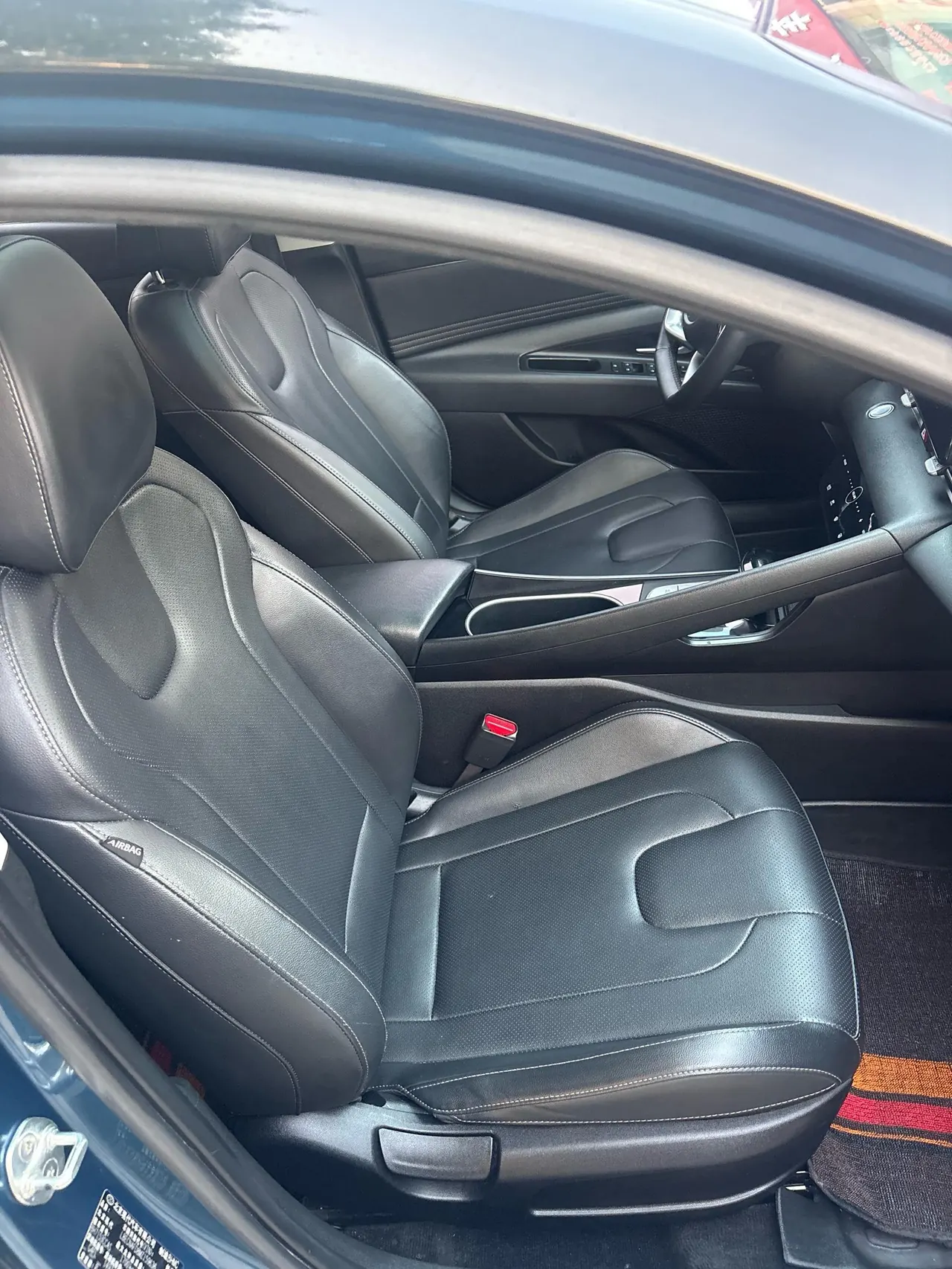 Hyundai 2021 Elantra -3-compartment 1.5 stepless LUX premium automatic gear 18