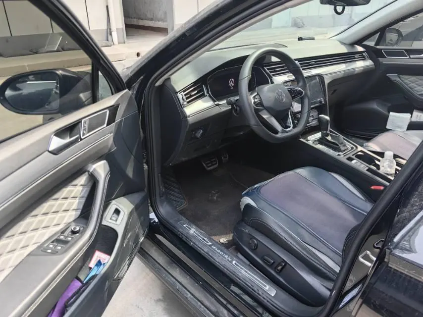 Volkswagen 2023 Magotan 2.0TSI 330TSI 2 million Commemorative Luxury Automatic Gear 3