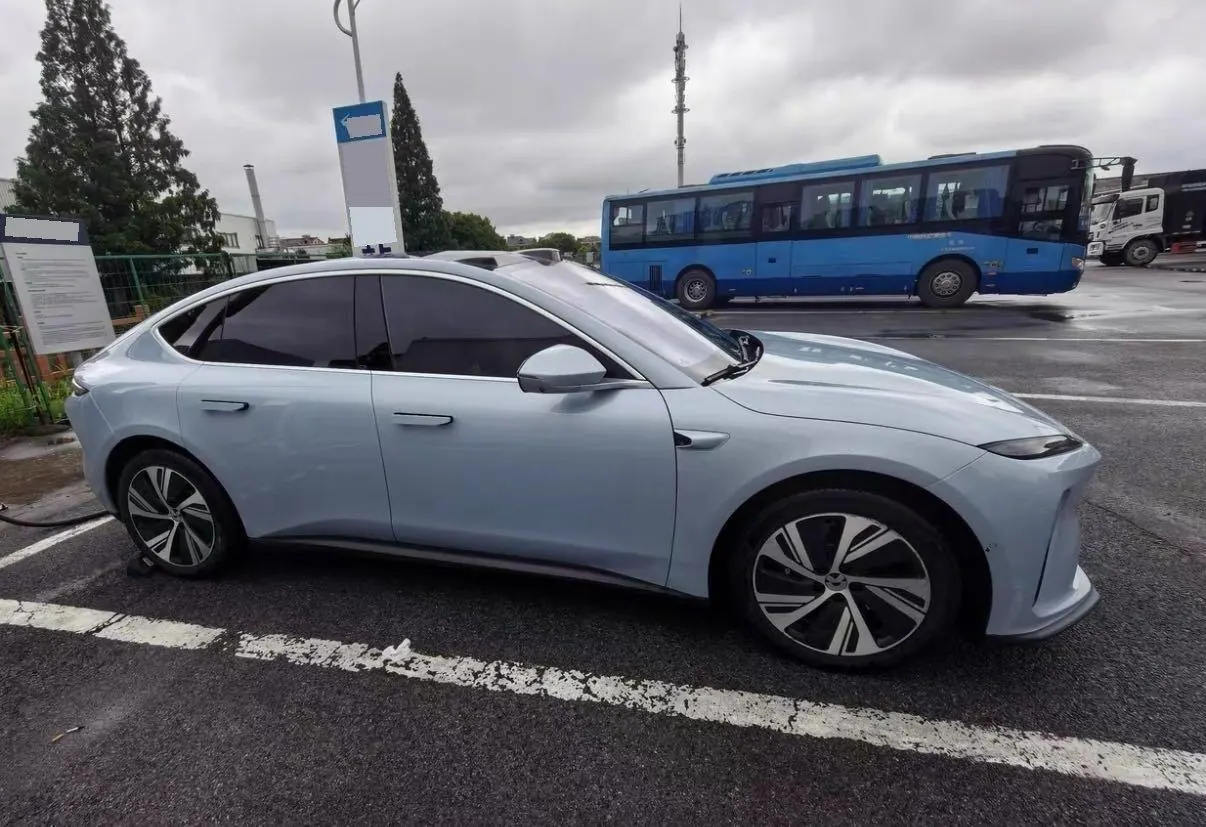 NIO 2024 ET5 75kWh automatic gear 2