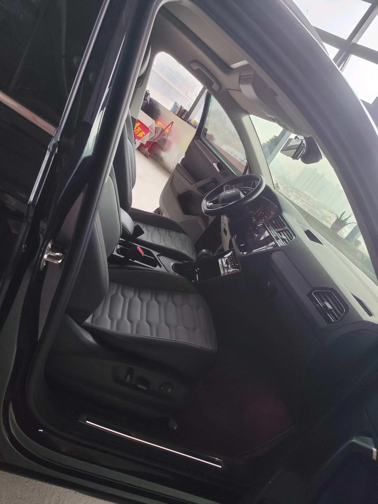 Volkswagen 2021 Tiguan X 2.0TSI 330TSI Two-Drive Ultimate Automatic Gear 5
