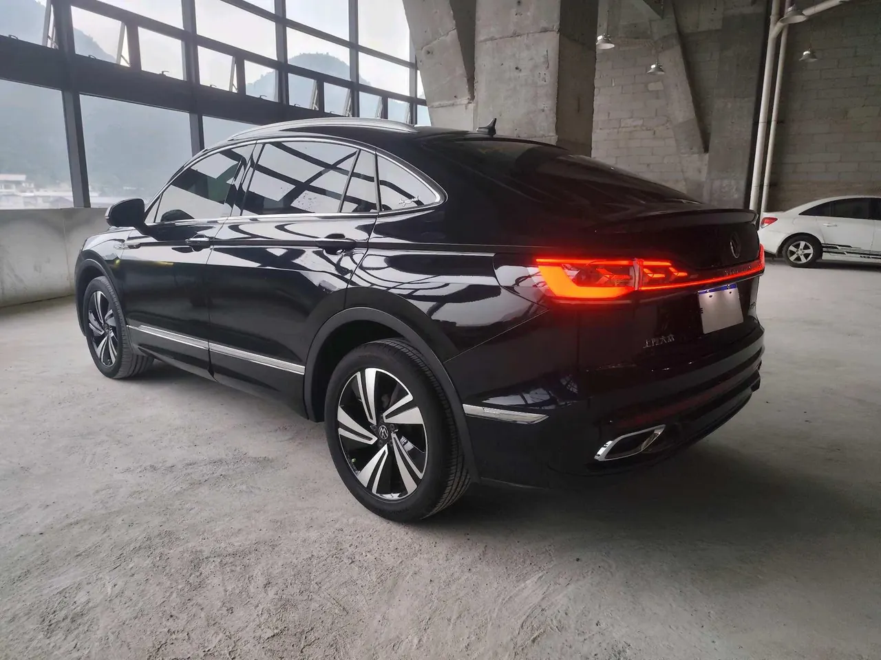 Volkswagen 2021 Tiguan X 2.0TSI 330TSI Two-Drive Ultimate Automatic Gear 7