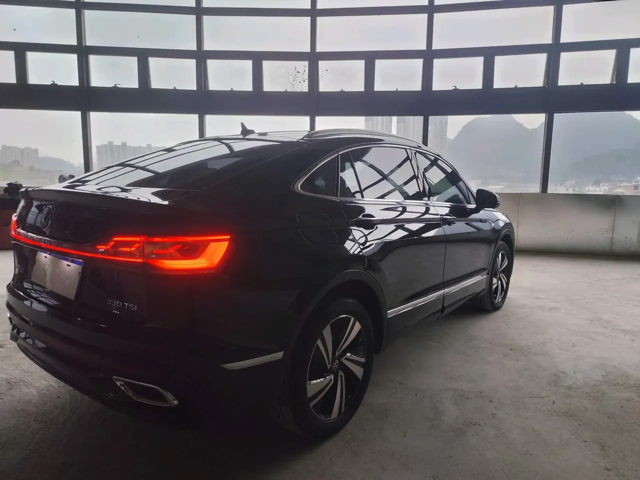 Volkswagen 2021 Tiguan X 2.0TSI 330TSI Two-Drive Ultimate Automatic Gear 8