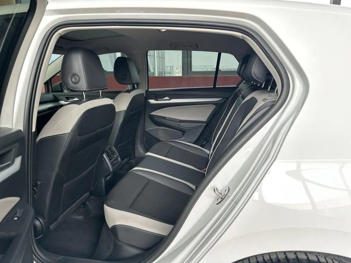 Volkswagen 2021 Golf 8 PRO 1.4TSI 280TSI Automatic 4