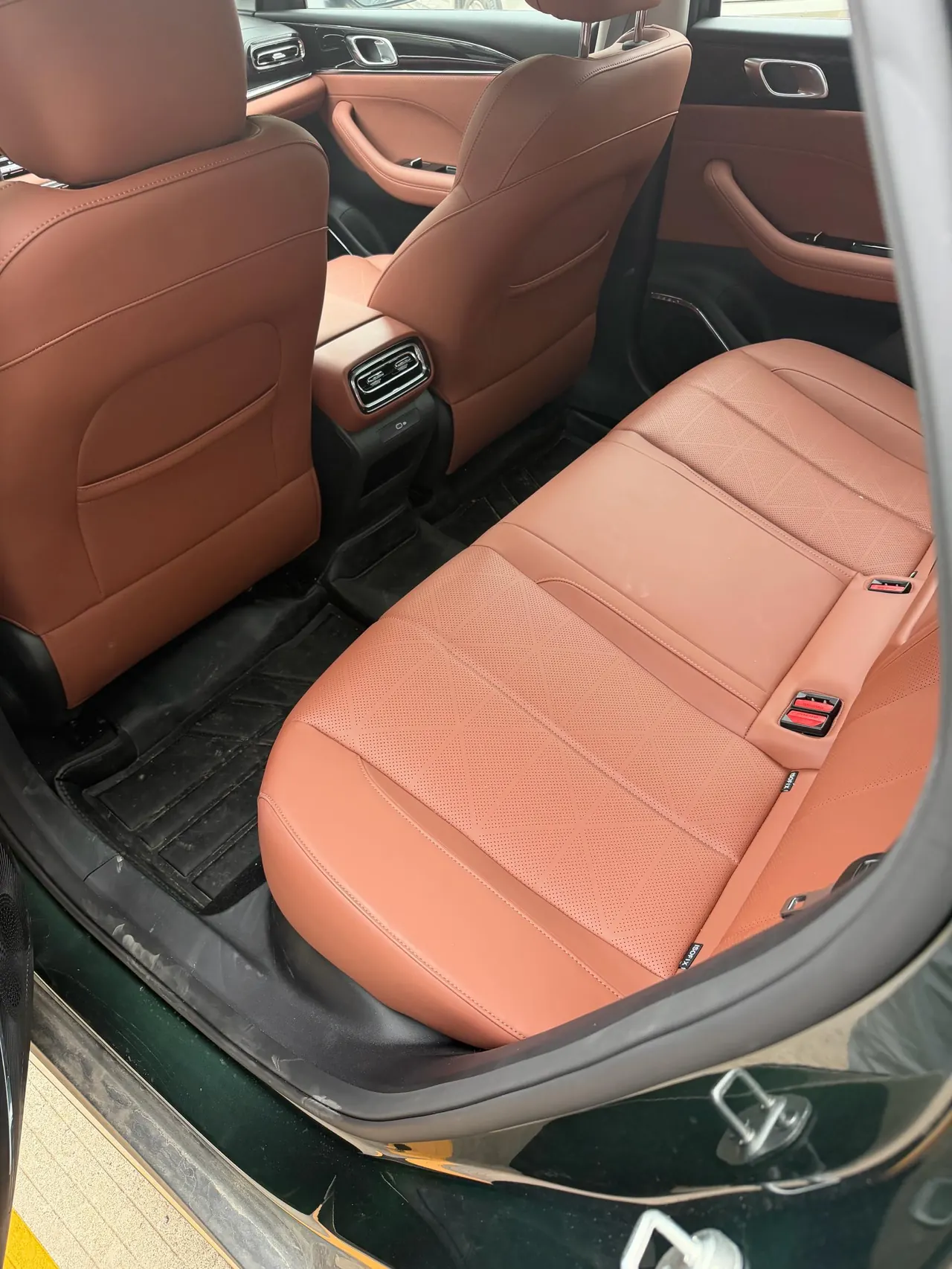 Geely 2026 Emgrand – Sedan 1.5T Flagship Automatic 10