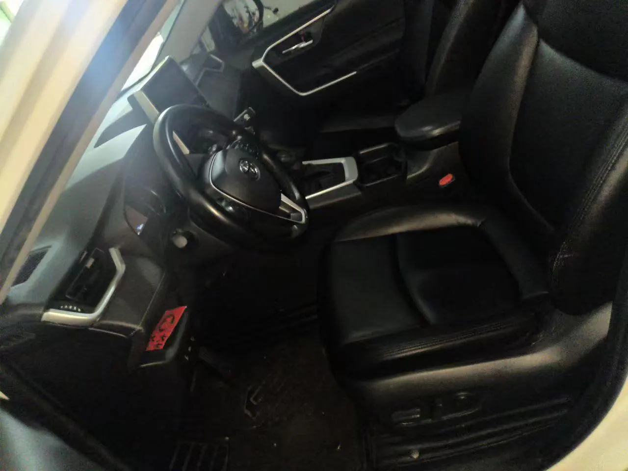 Toyota 2021 RAV4 Rongfeng 2.0 Stepless Four-wheel Drive Fashion Edition Automatic Gear 3