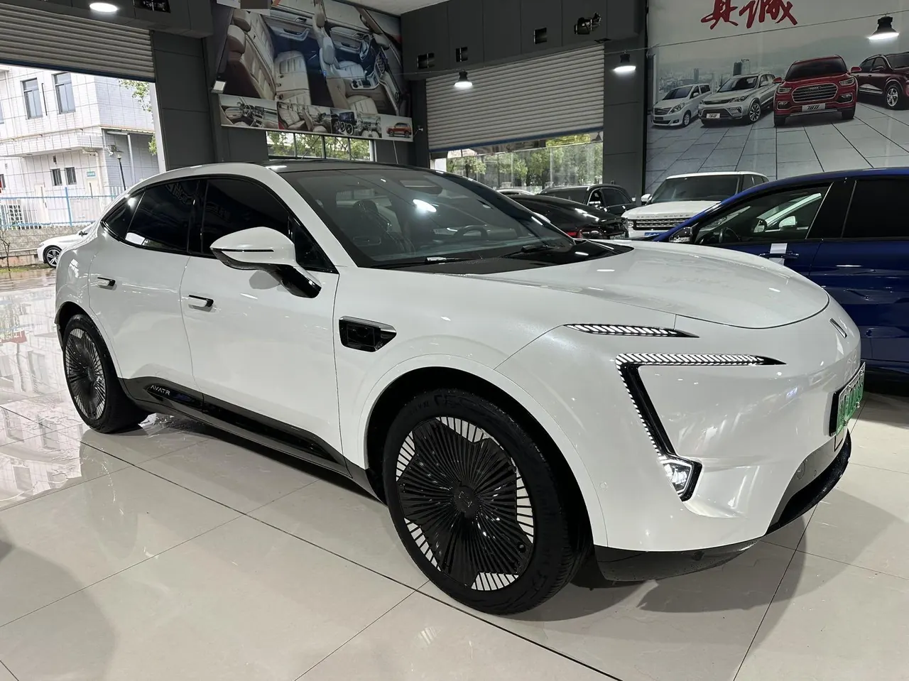 Avatr 2023 Avatr 11 HarmonyOS 90 kWh Rear-Wheel-Drive Automatic 3