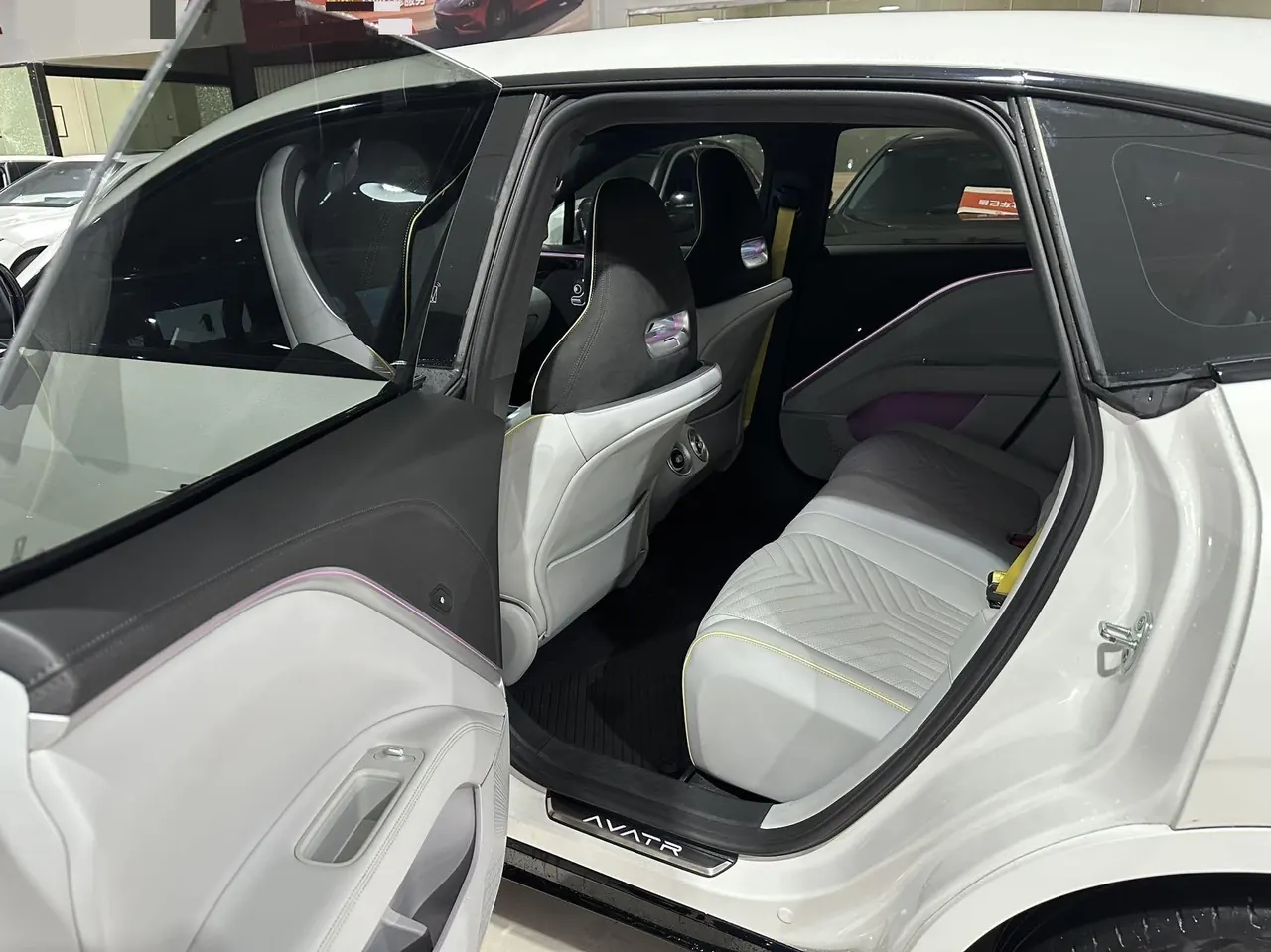 Avatr 2023 Avatr 11 HarmonyOS 90 kWh Rear-Wheel-Drive Automatic 7