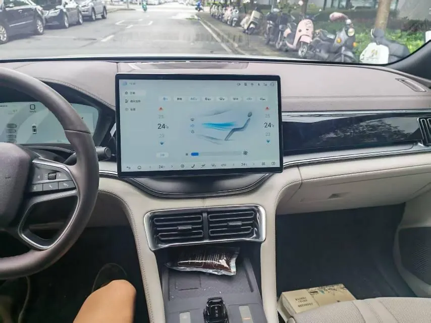 BYD Song PLUS New Energy 2025 Song PLUS EV Smart Driving Edition 520km Honorable Automatic Gear 4