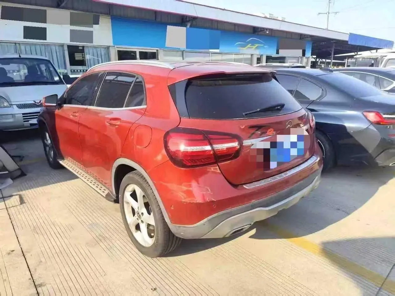 Mercedes Benz 2020 GLA 200 1.3T automatic gear 4