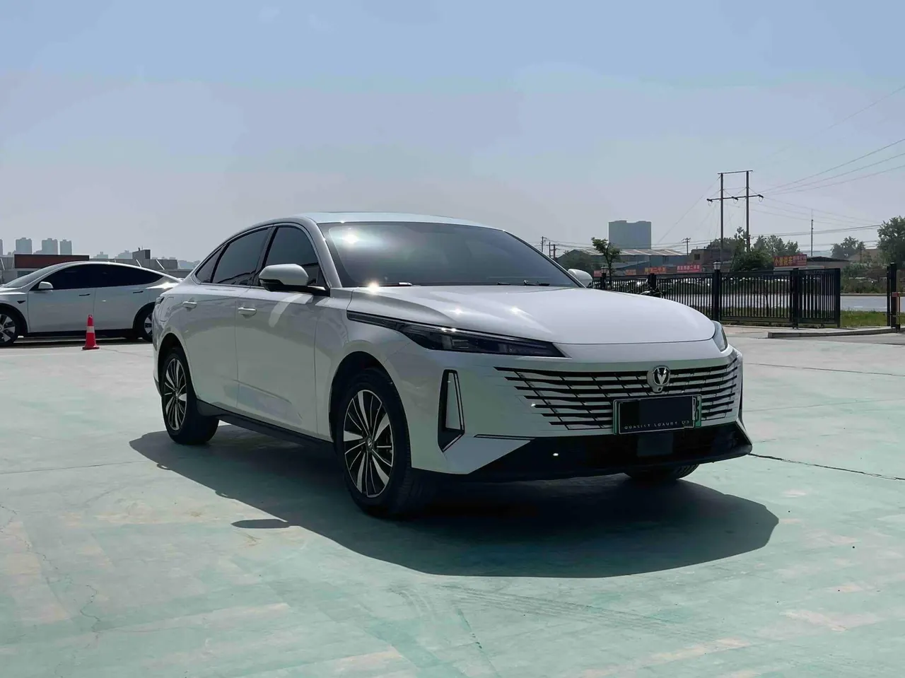 ChangAn Yidong New Energy 2025 Yidong PHEV 1.5 Stepless Smart New Blue Whale 145KM Battleship Edition Automatic Gear 3