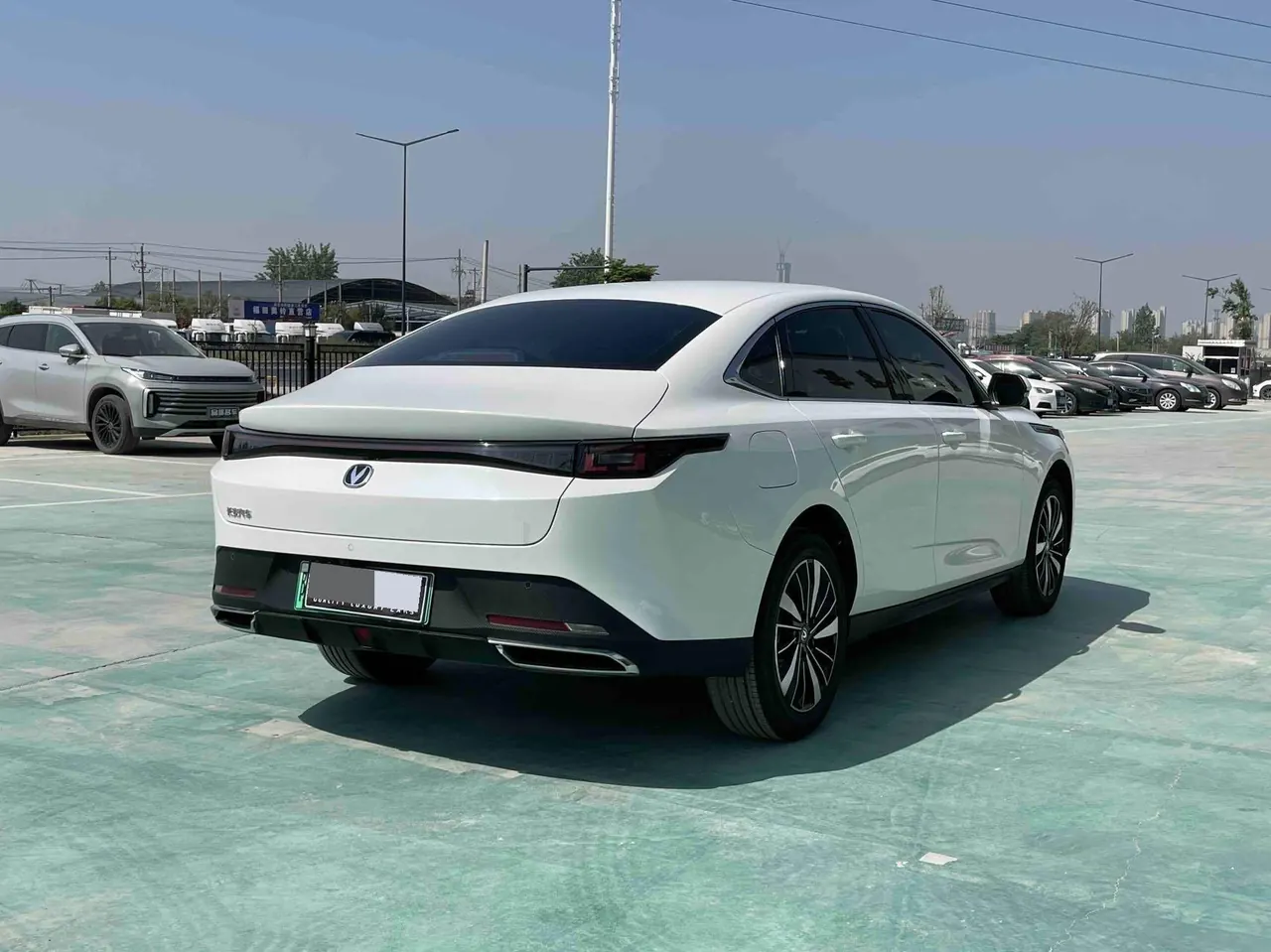 ChangAn Yidong New Energy 2025 Yidong PHEV 1.5 Stepless Smart New Blue Whale 145KM Battleship Edition Automatic Gear 8