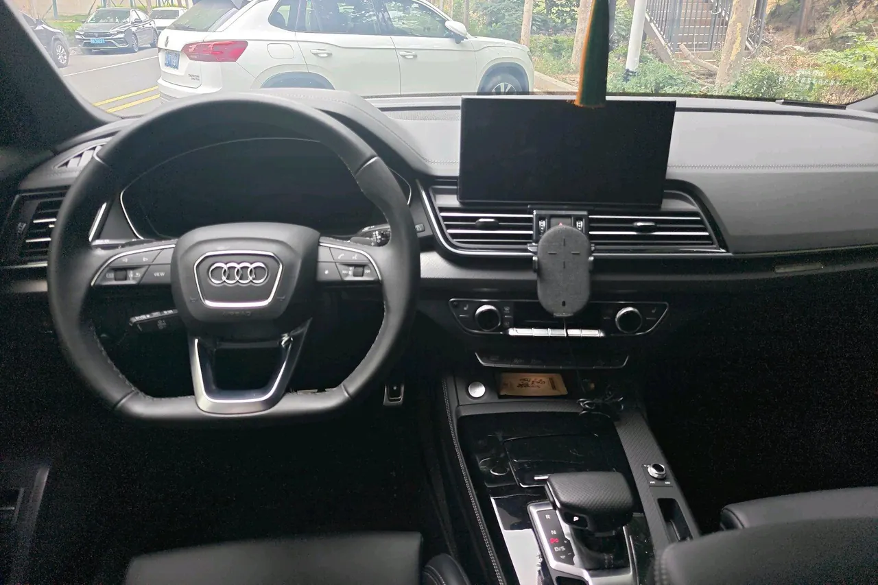Audi 2025 Q5L 2.0TFSI 40TFSI 45th Anniversary Collection Edition Quattro Deluxe Dynamic Automatic 6