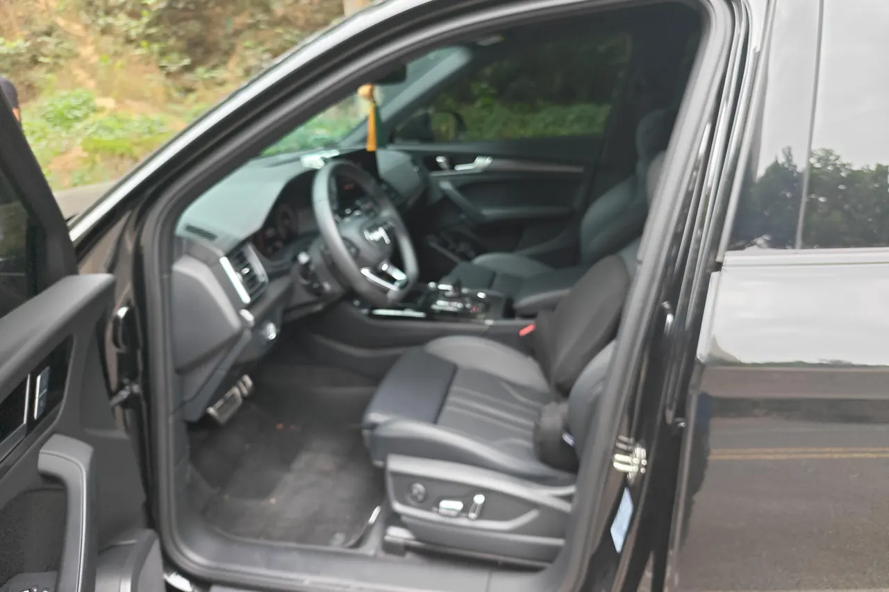 Audi 2025 Q5L 2.0TFSI 40TFSI 45th Anniversary Collection Edition Quattro Deluxe Dynamic Automatic 8