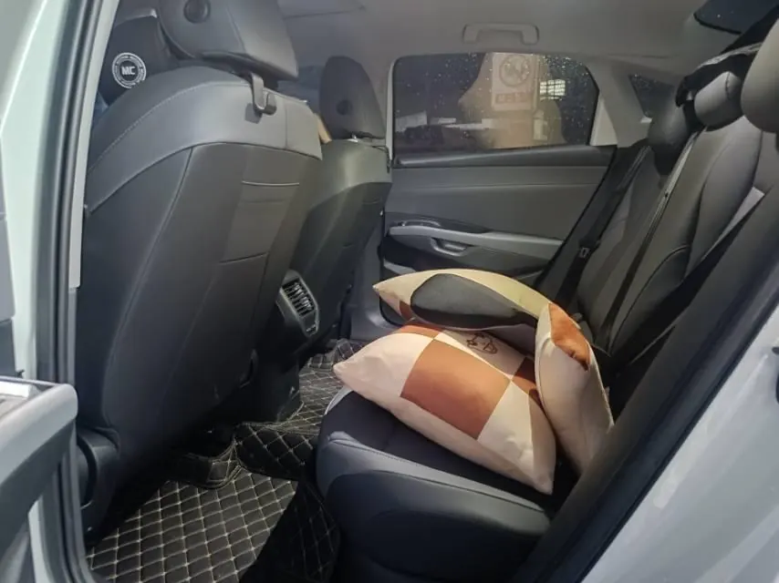 Volkswagen 2026 Lavida Pro 1.5TSI 300TSI 6 Million Edition Automatic Gear 5
