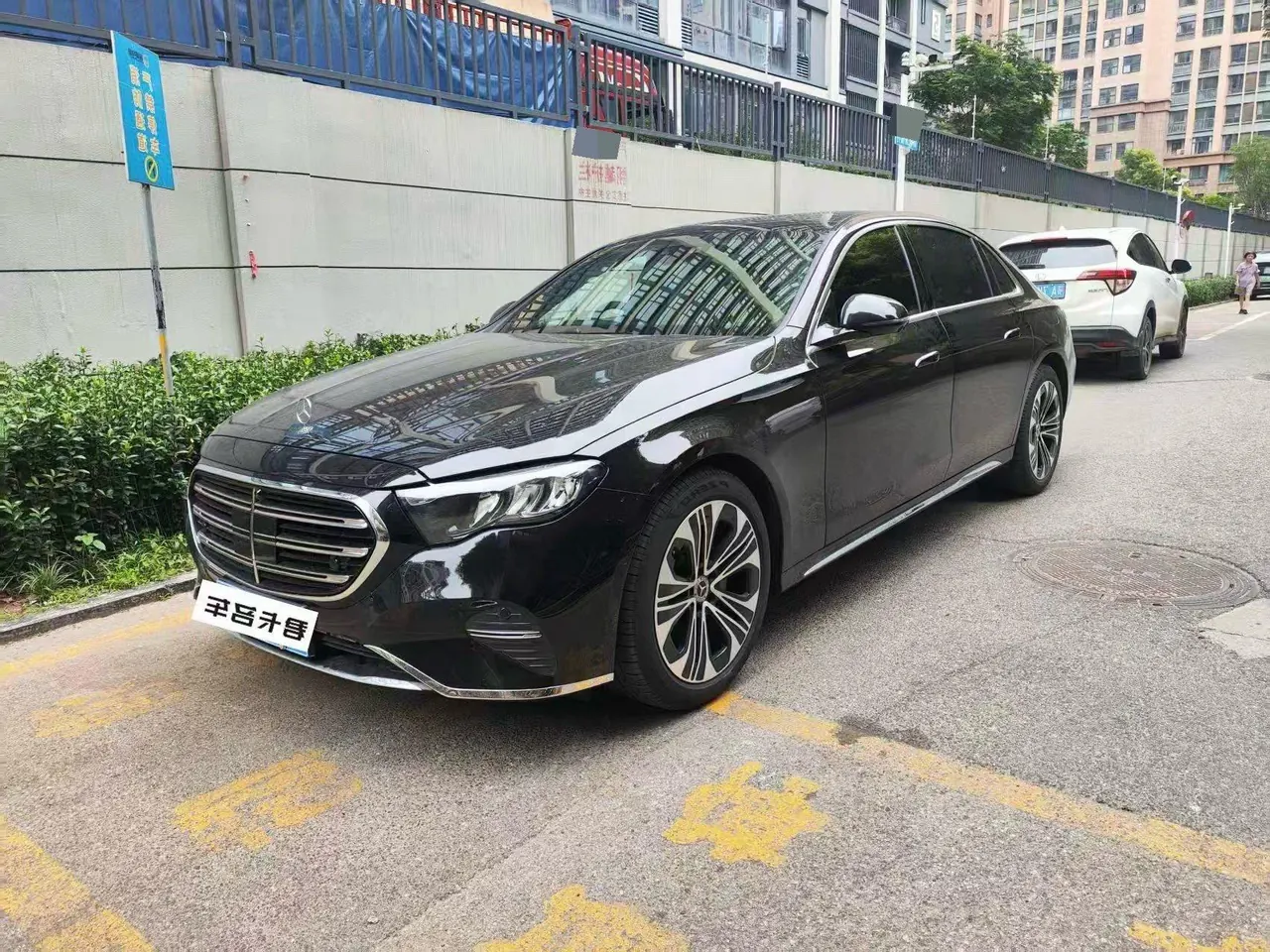 Mercedes Benz E-Class 2026 model E 300 L 48V 2.0T Luxury Edition Automatic - View 1