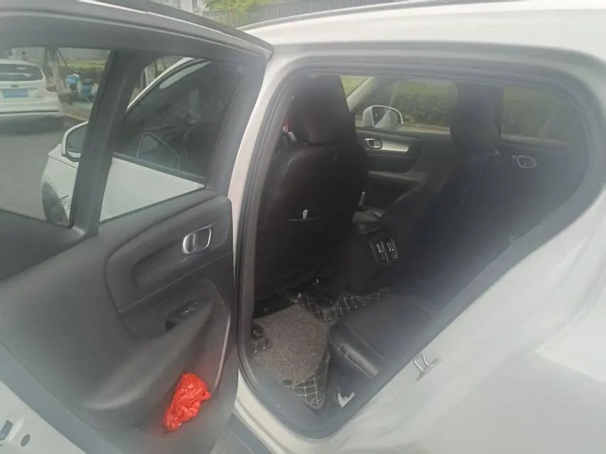 Volvo 2021 XC40 2.0T T4 4-wheel drive Zhiyuan Deluxe Edition Automatic Gear 3