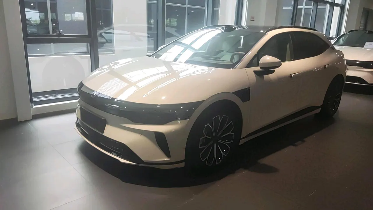 Zeekr 2025 Zeekr 007GT four-wheel drive intelligent driving version 75kWh automatic gear 6