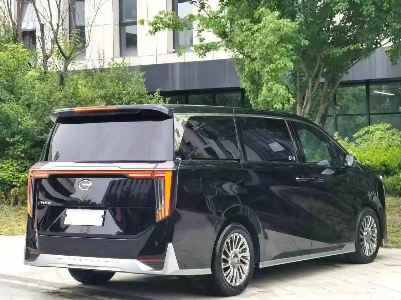 Trumpchi 2025 M8 Dual-Motor 2.0T Grandmaster Series Super Hybrid Automatic Transmission 2