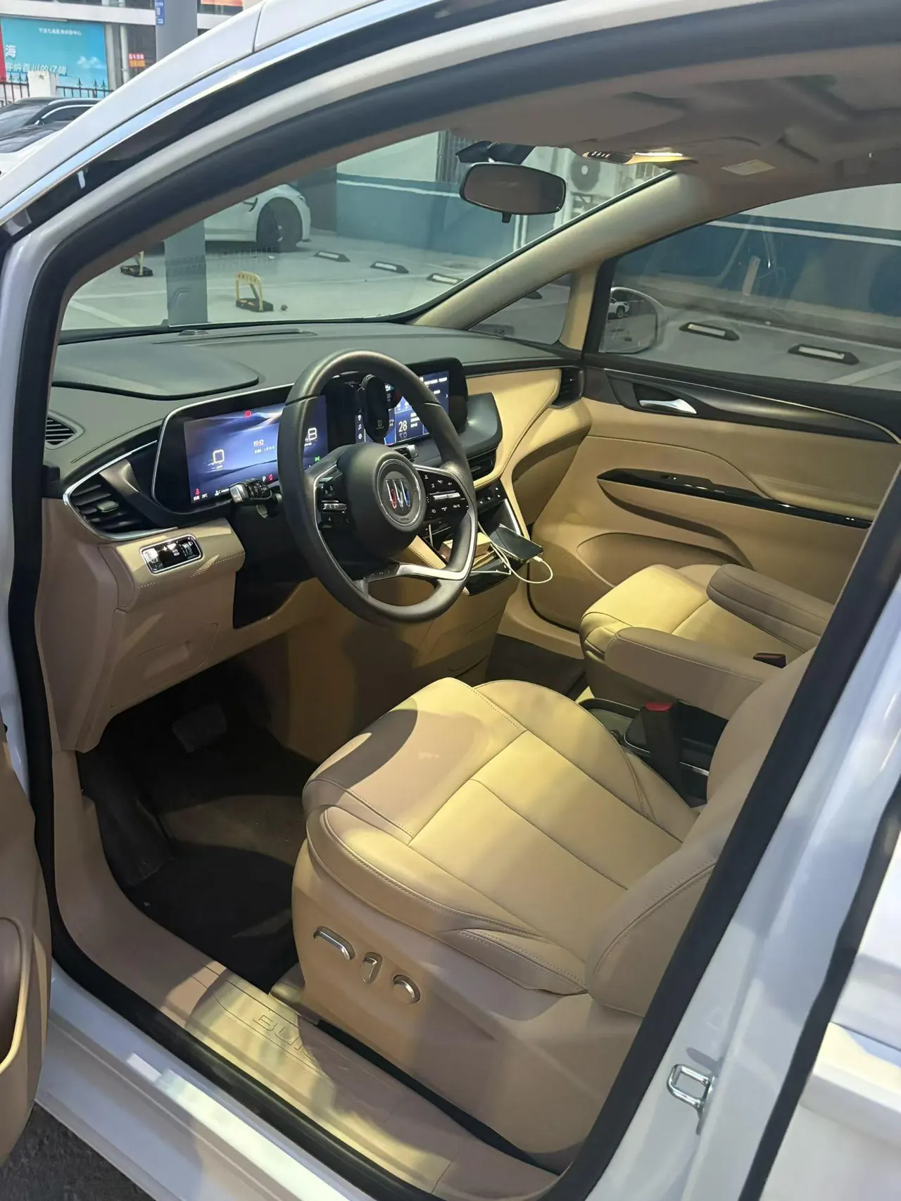 Buick 2025 GL8 Land Business Class 2.0T First Edition Automatic Gear 2