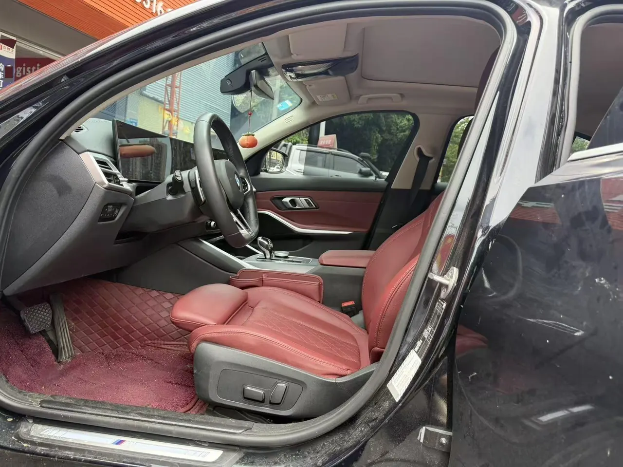 BMW 3 Series 2025 model 325i 2.0T M Sport Package automatic transmission 3