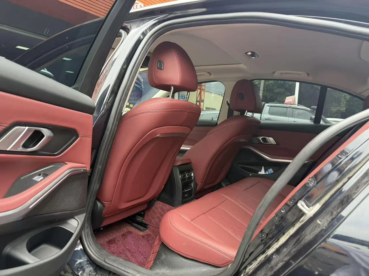 BMW 3 Series 2025 model 325i 2.0T M Sport Package automatic transmission 4