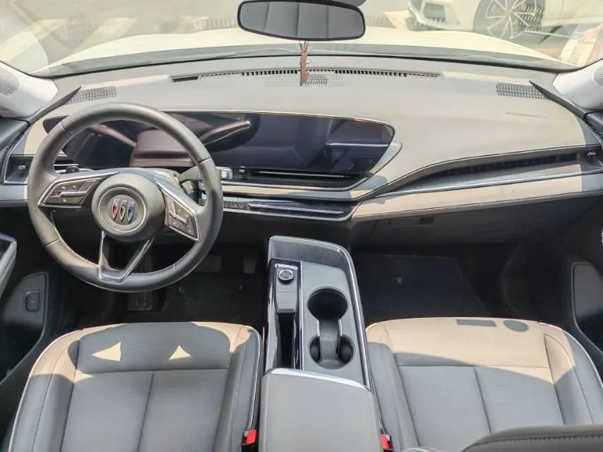 Buick 2025 E 5 620KM Premium Edition Automatic Gear 4