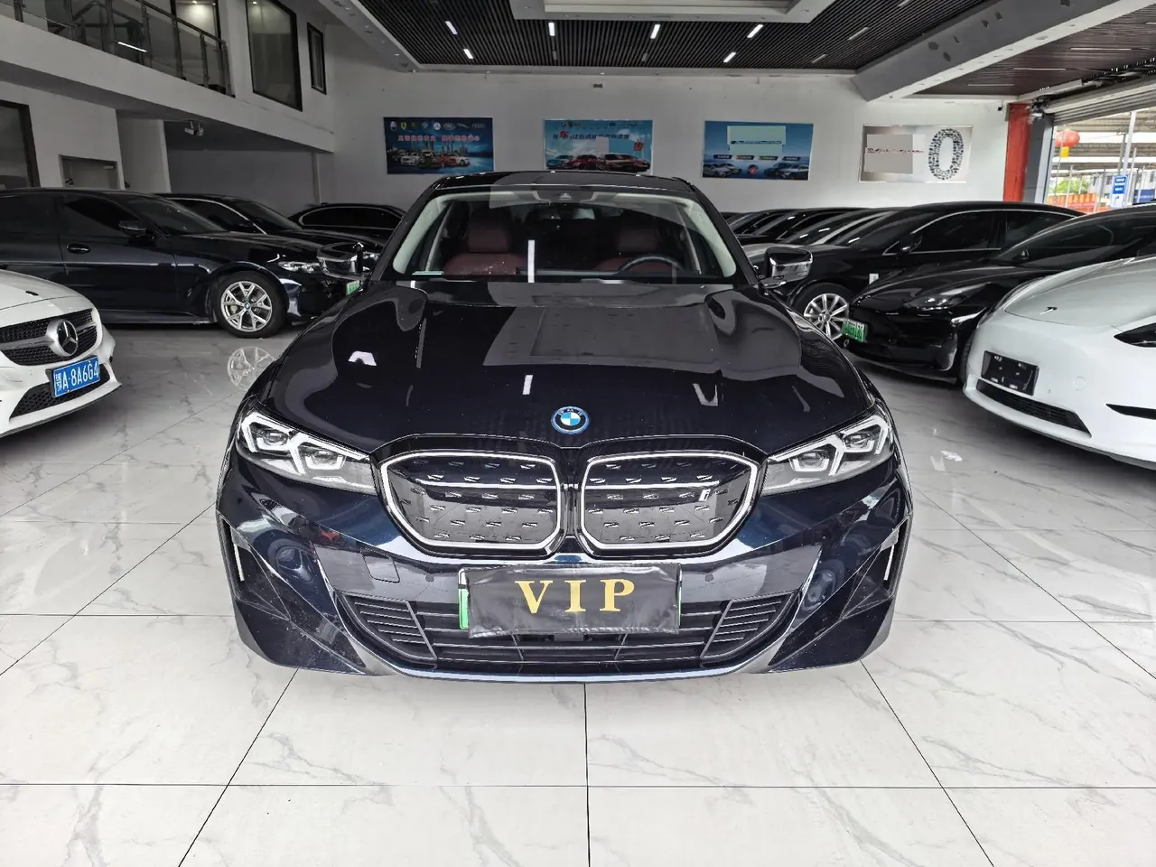 BMW 2024 i3 eDrive 40 L obsidian night suit automatic gear 2