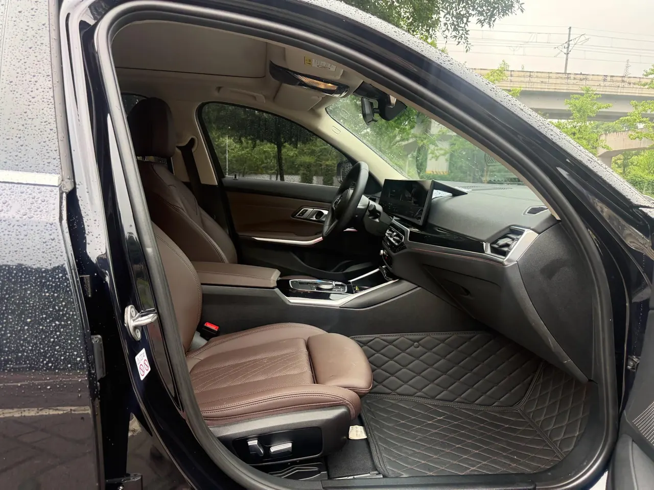 BMW 2022 i3 eDrive 35L automatic gear 11