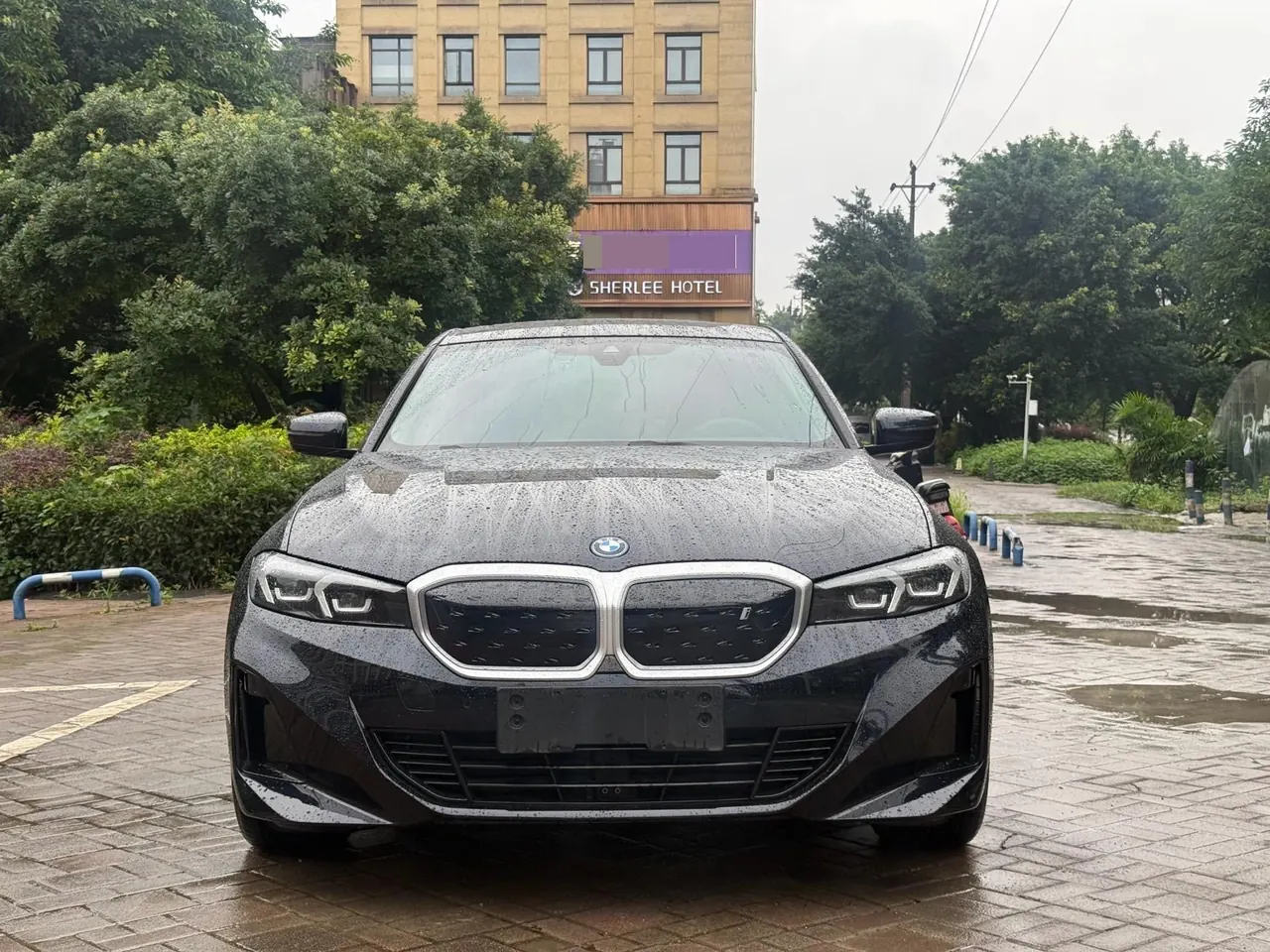 BMW 2022 i3 eDrive 35L automatic gear 2
