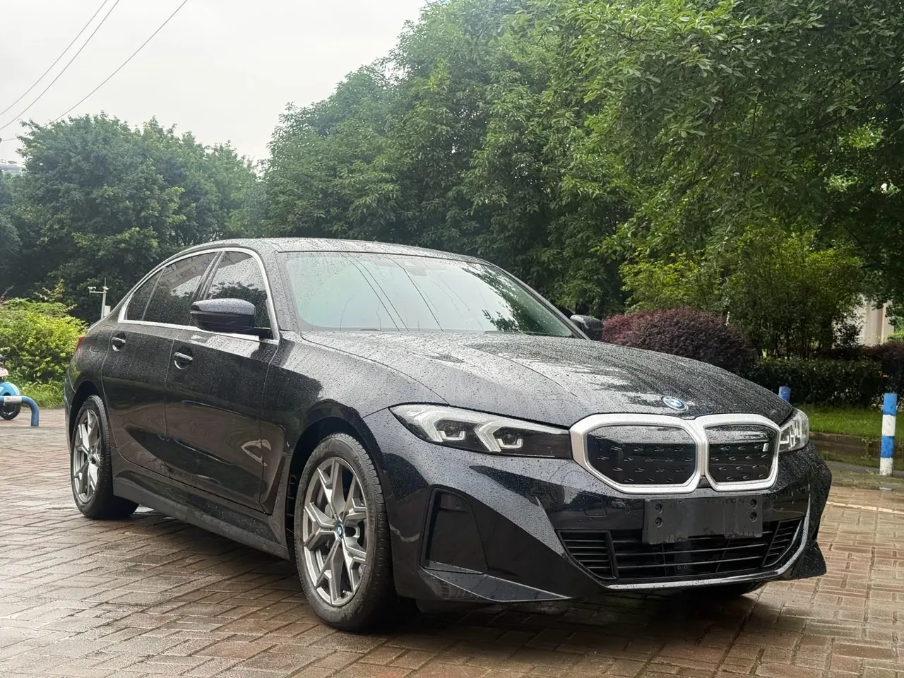BMW 2022 i3 eDrive 35L automatic gear 3