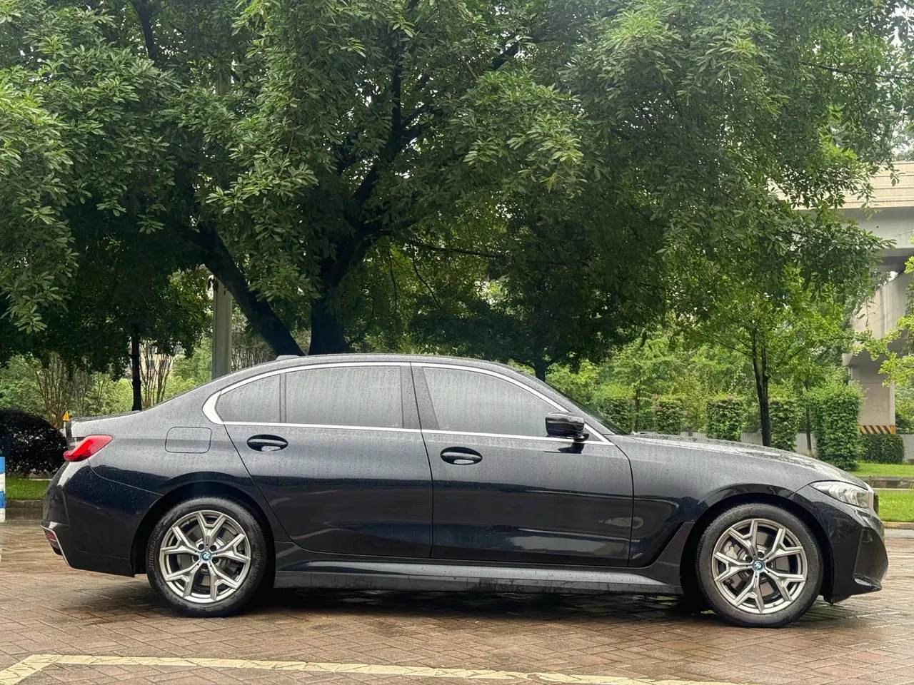 BMW 2022 i3 eDrive 35L automatic gear 4