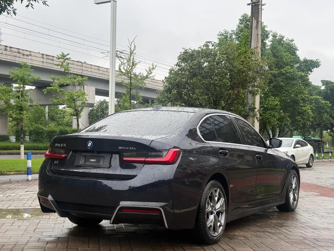 BMW 2022 i3 eDrive 35L automatic gear 5