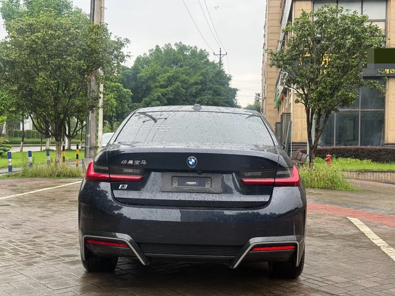 BMW 2022 i3 eDrive 35L automatic gear 6
