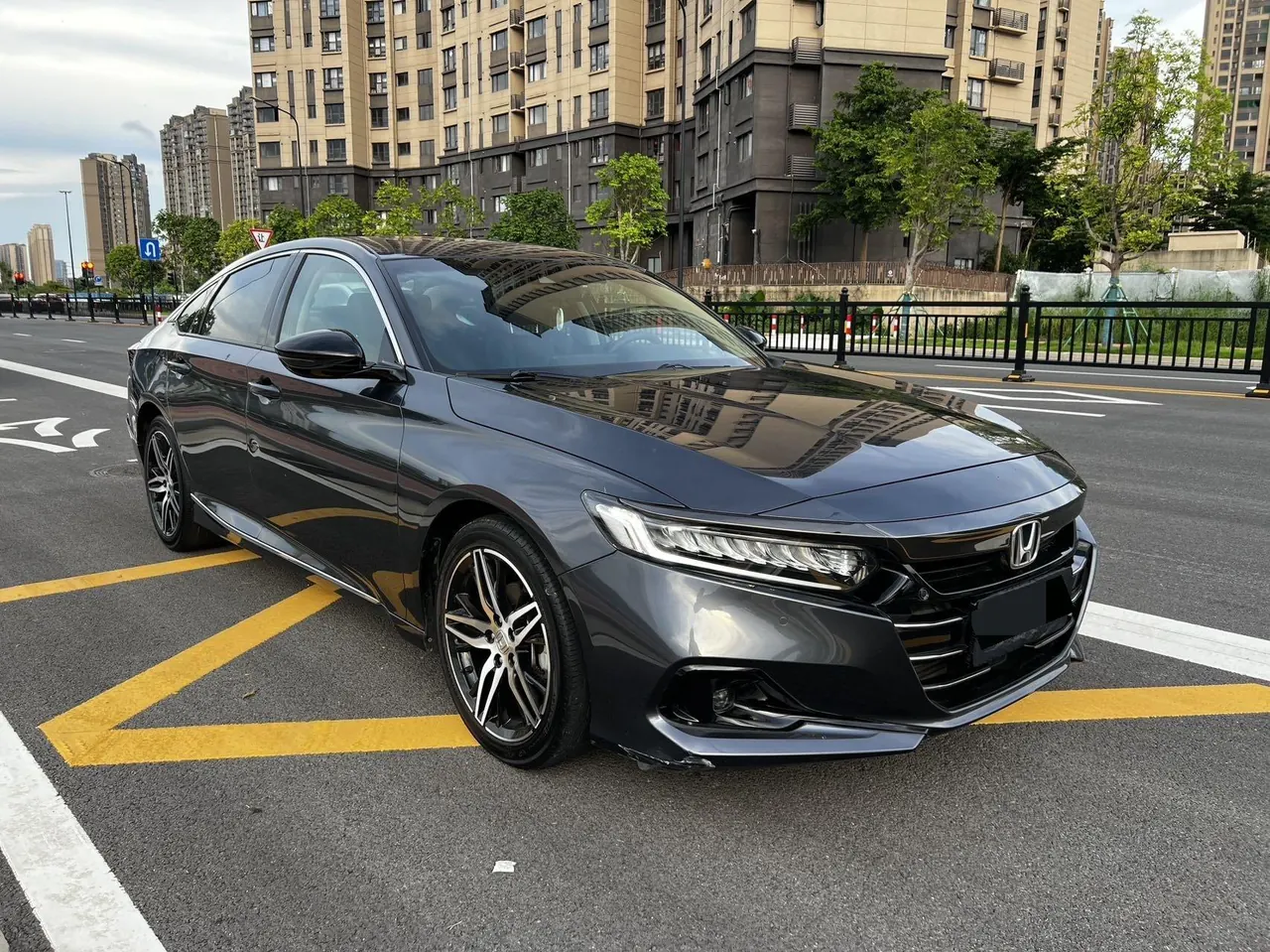 Honda 2022 10th Generation Accord 1.5T Stepless 260TURBO Magic Night Premium Edition Automatic Gear 3