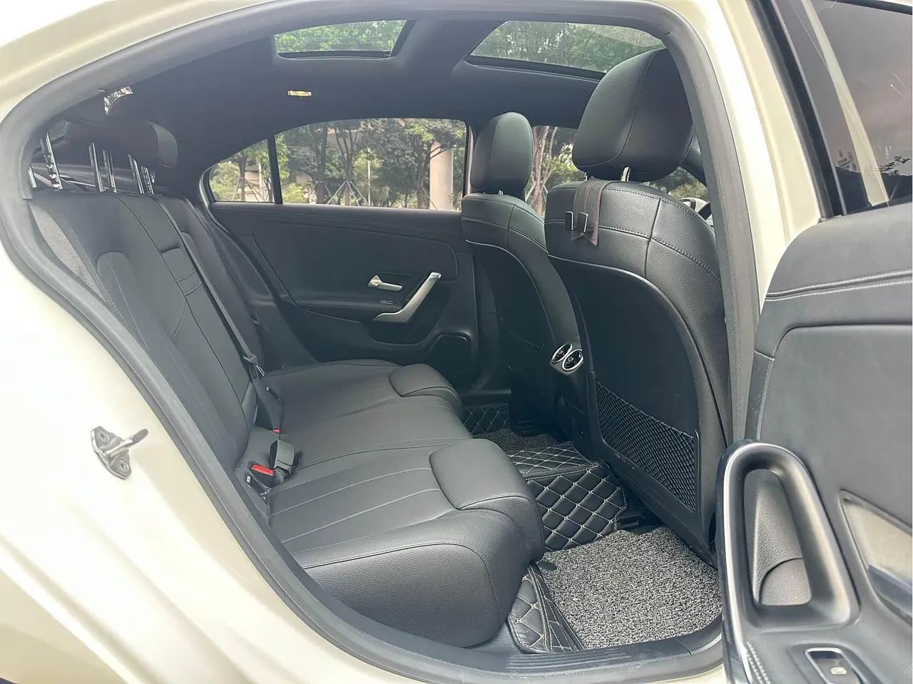 Mercedes Benz Class A 2022 A 180 L 1.3T automatic gear 11