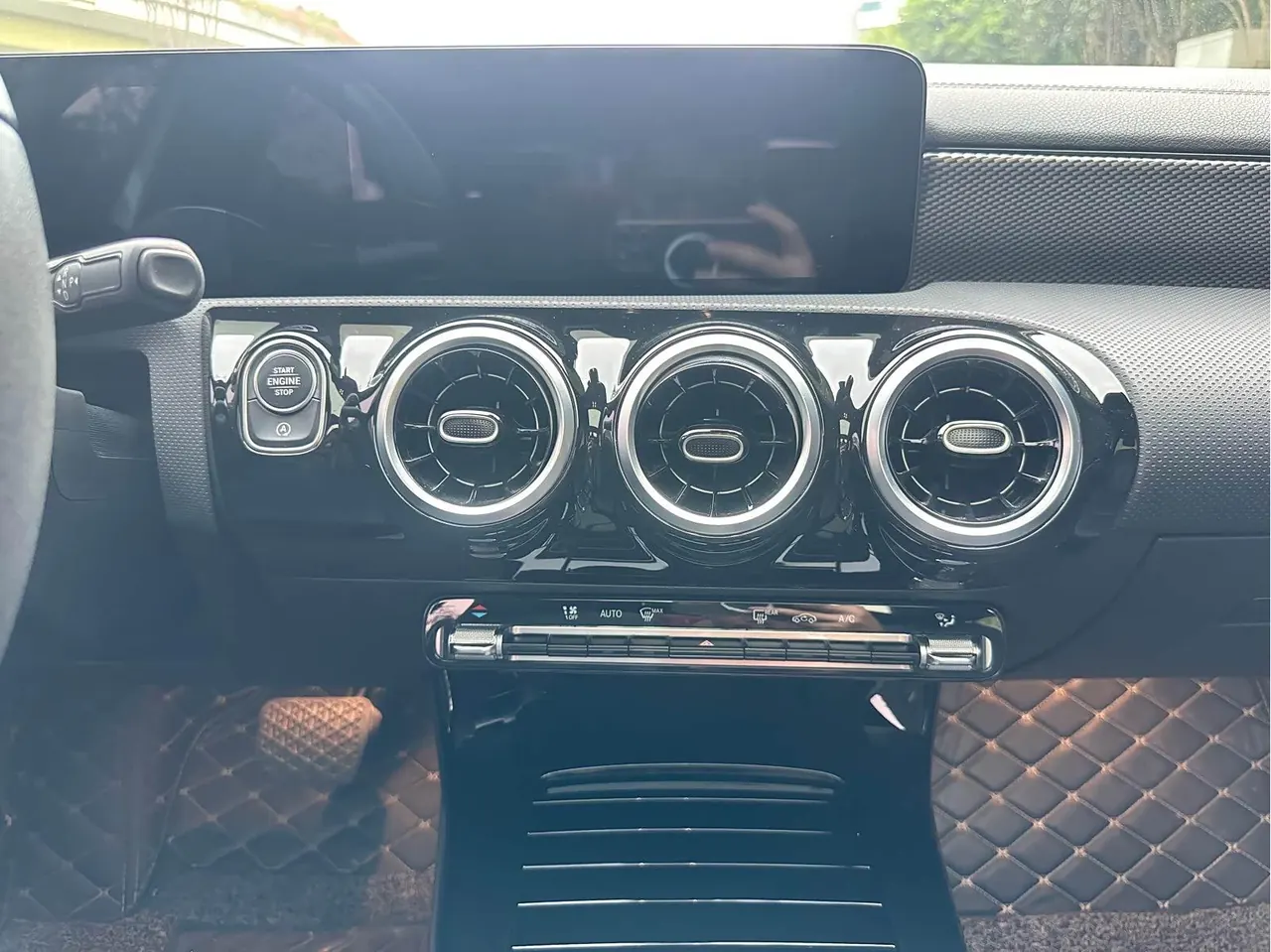 Mercedes Benz Class A 2022 A 180 L 1.3T automatic gear 15