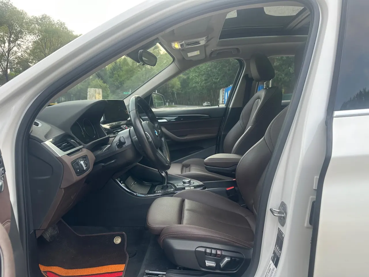 BMW 2022 X1 sDrive20Li 1.5T exclusive automatic gear 4