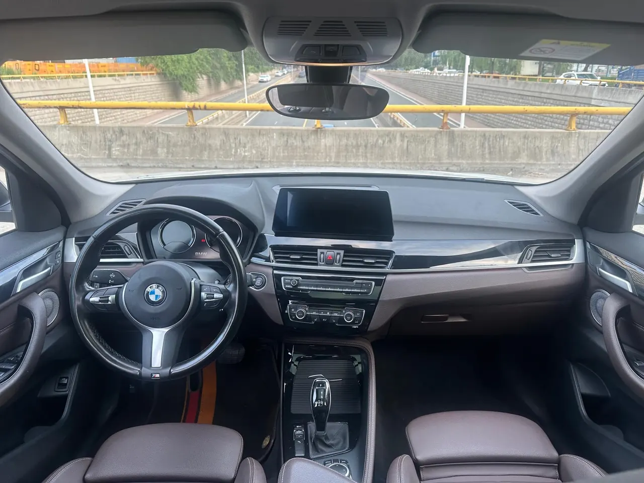 BMW 2022 X1 sDrive20Li 1.5T exclusive automatic gear 6