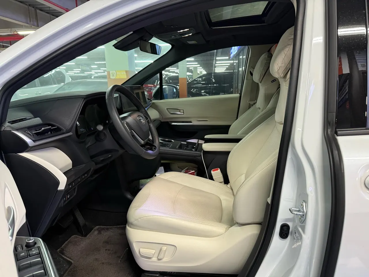 Toyota 2024 Sai 2.5 Stepless Premium Edition Automatic Gear 2