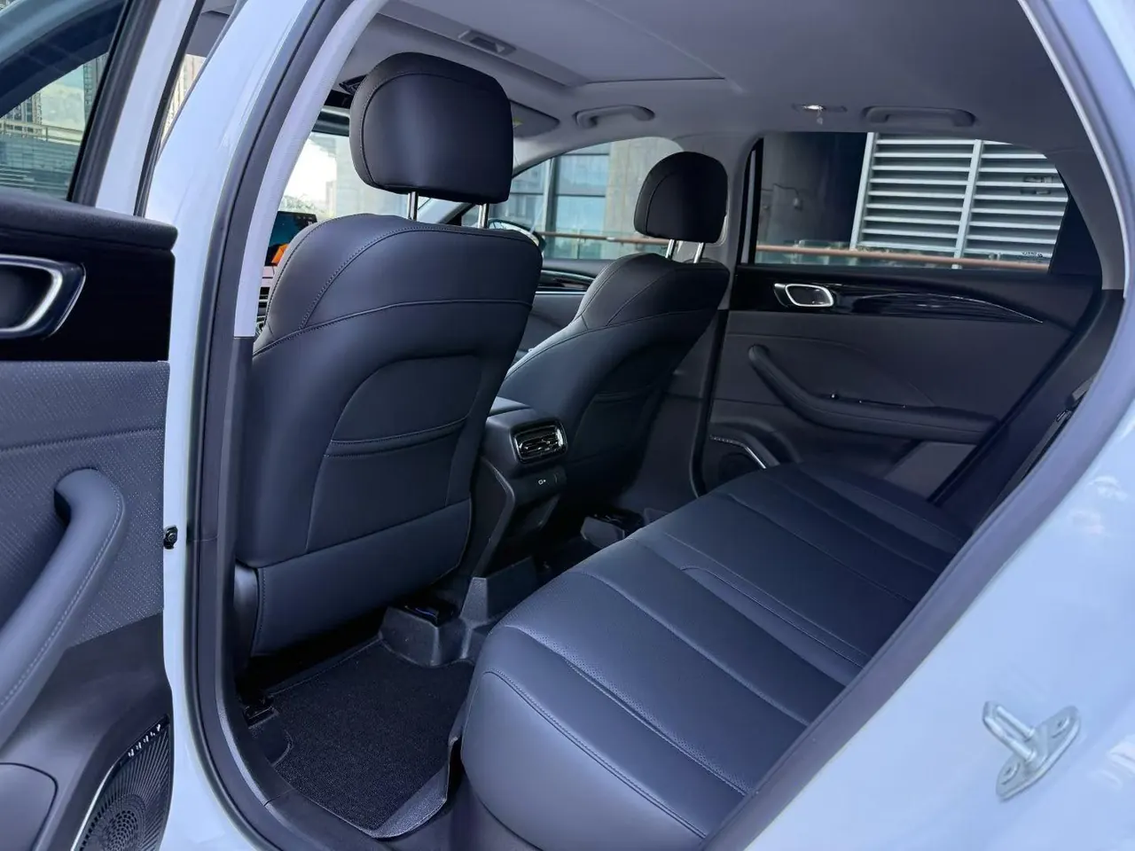 Geely 2026 emgrand -3-compartment 1.5T honorable automatic gear 8