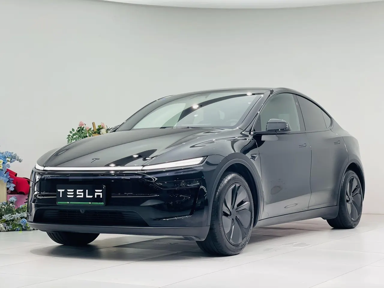 Tesla 2026 Model Y Rear-Wheel-Drive Automatic - View 1