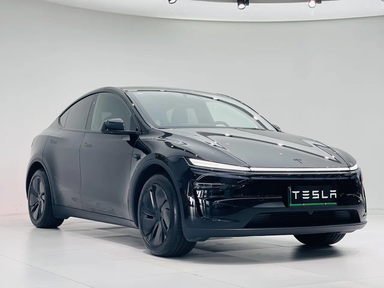 Tesla 2026 Model Y Rear-Wheel-Drive Automatic 2
