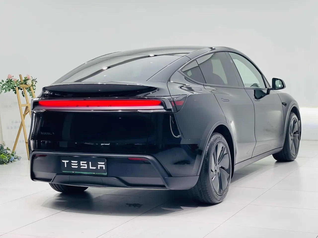 Tesla 2026 Model Y Rear-Wheel-Drive Automatic 6