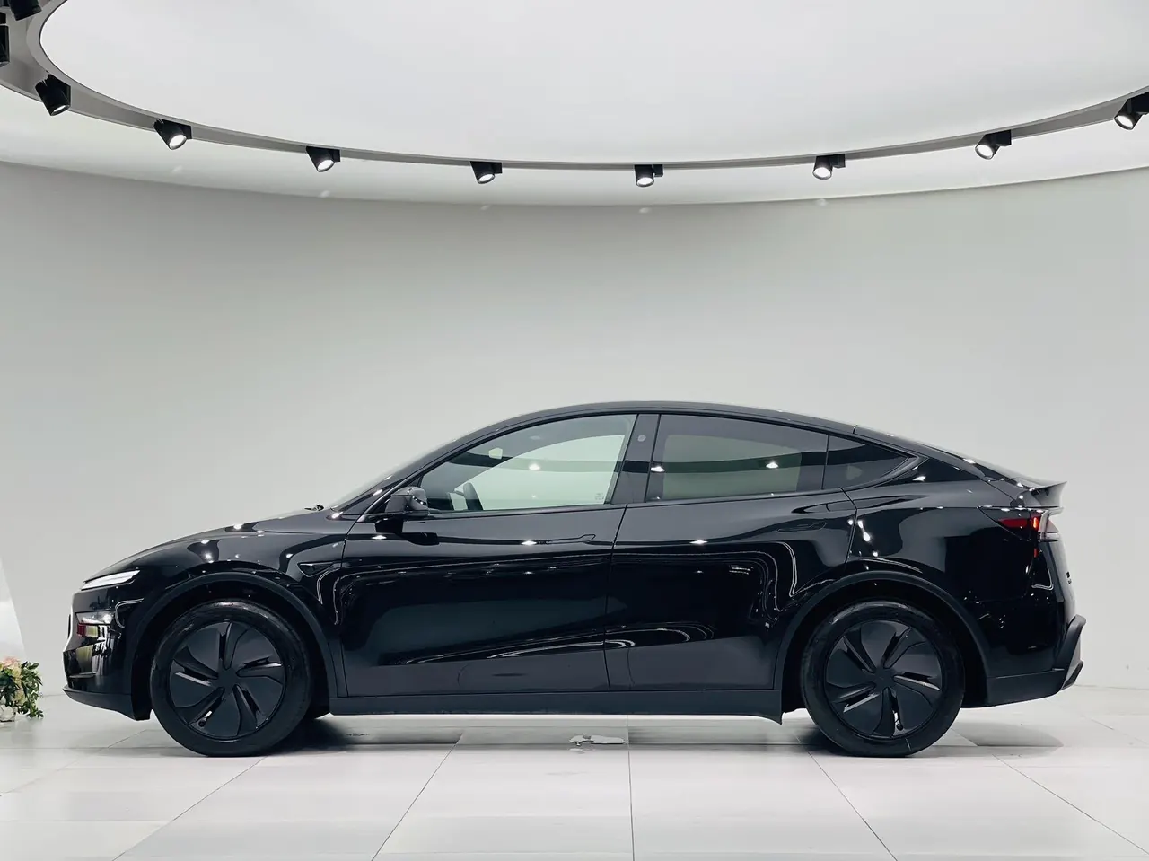 Tesla 2026 Model Y Rear-Wheel-Drive Automatic 7