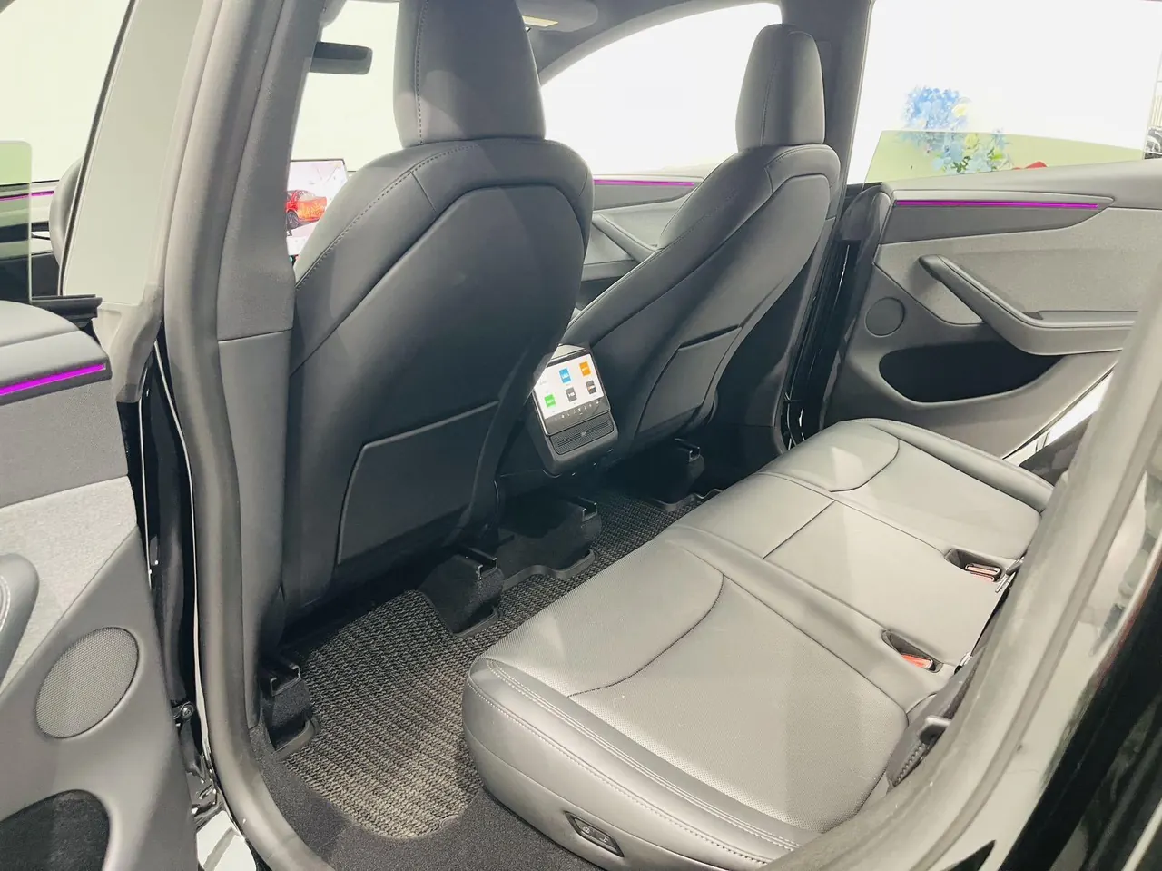 Tesla 2026 Model Y Rear-Wheel-Drive Automatic 9