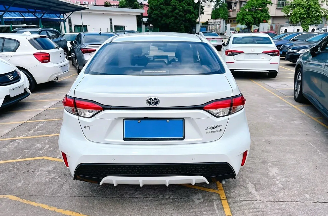 Toyota 2022 Lei Ling Shuangqing 1.8H Stepless Sports Edition Automatic Gear 2