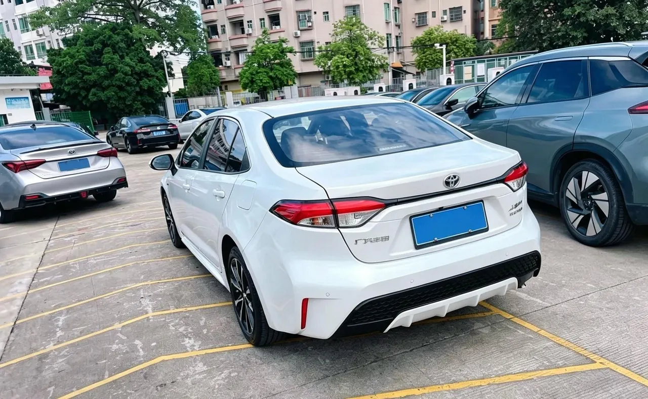 Toyota 2022 Lei Ling Shuangqing 1.8H Stepless Sports Edition Automatic Gear 3