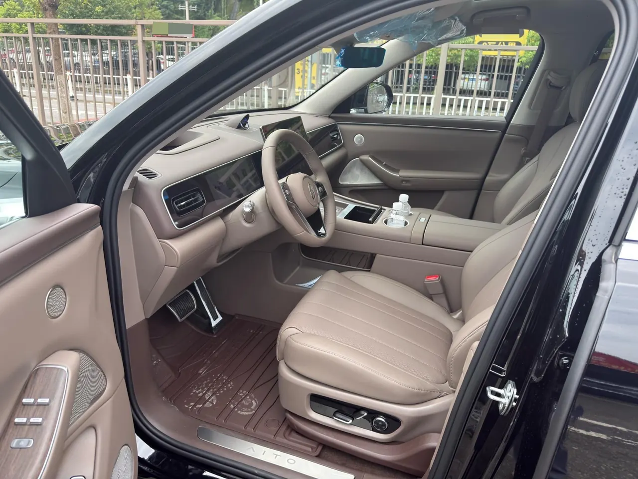 AITO 2026 AITO M7 extended range Max 4-wheel drive version 5 (192-line laser Radar) automatic gear 4